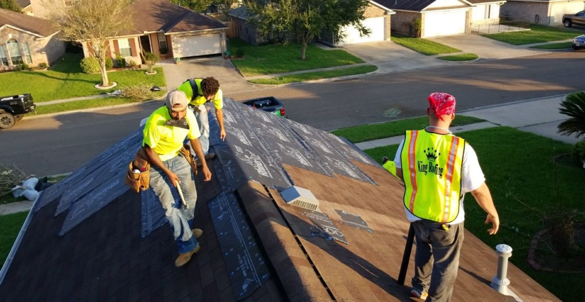King Roofing Climbs to Cedar Creek LakeLeader of the Month for May 2021 9 King Roofing Crew 6 CedarCreekLake.Online