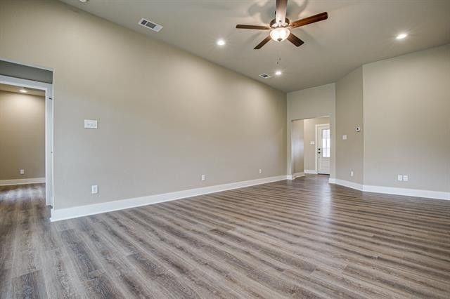 2010 Clay St, Mabank, TX 75147