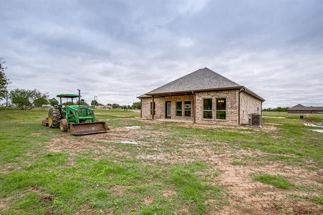 2010 Clay St, Mabank, TX 75147