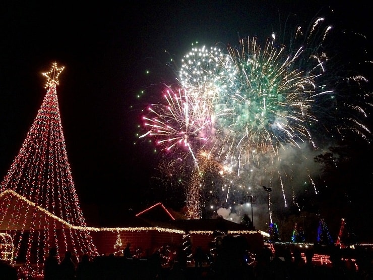 GBC Christmas Parade & Fireworks 2 christmas fireworks CedarCreekLake.Online