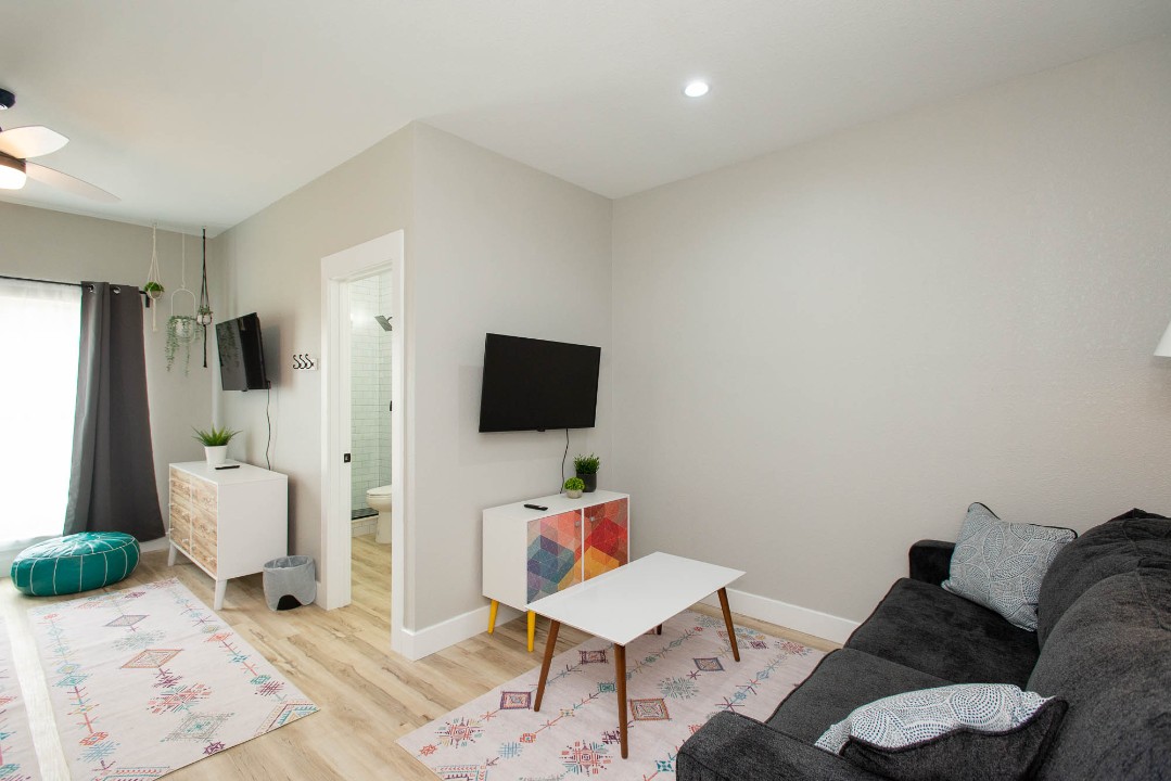 Deep Blue - Cedar Creek Lake Getaways