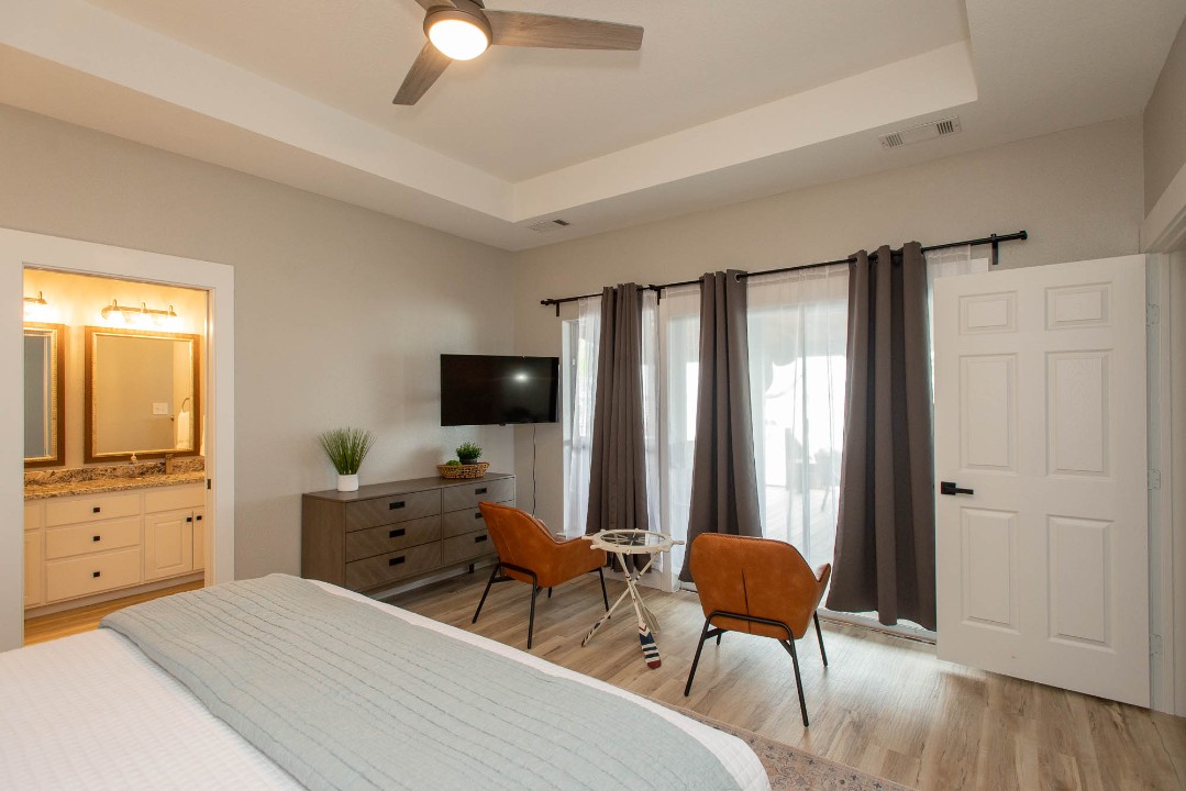 Deep Blue - Cedar Creek Lake Getaways