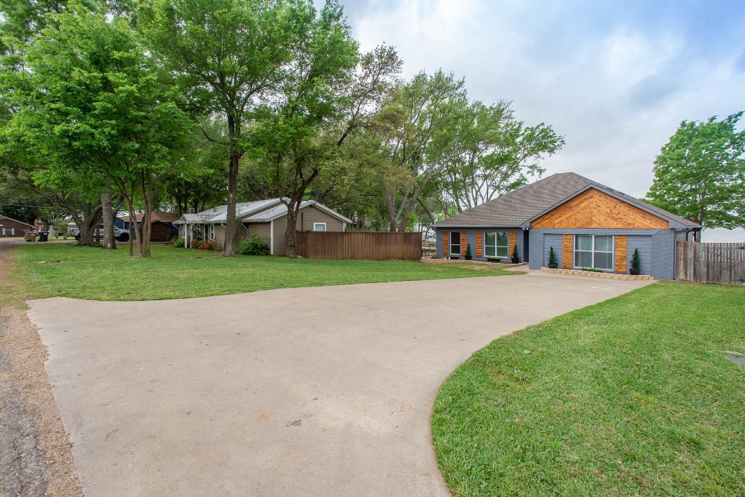 Deep Blue - Cedar Creek Lake Getaways