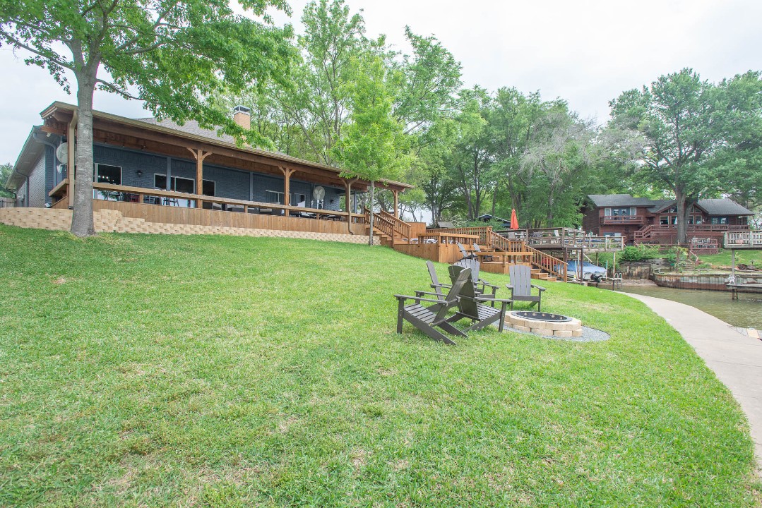 Deep Blue - Cedar Creek Lake Getaways