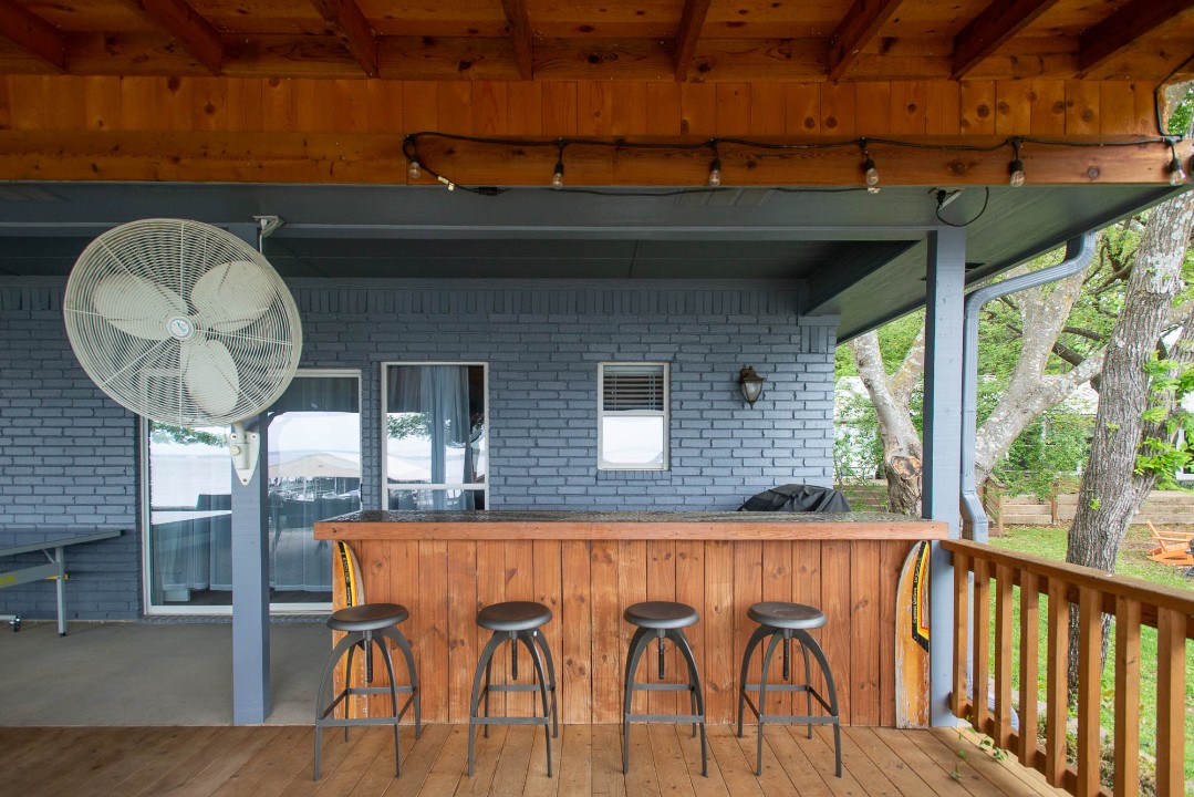 Deep Blue - Cedar Creek Lake Getaways