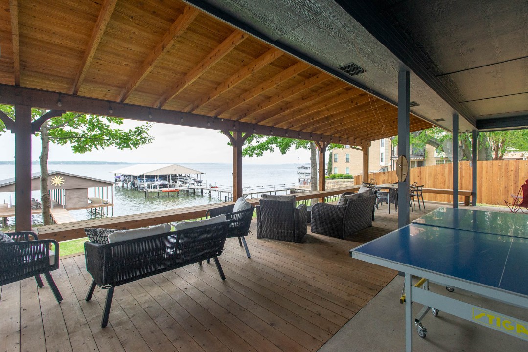 Deep Blue - Cedar Creek Lake Getaways