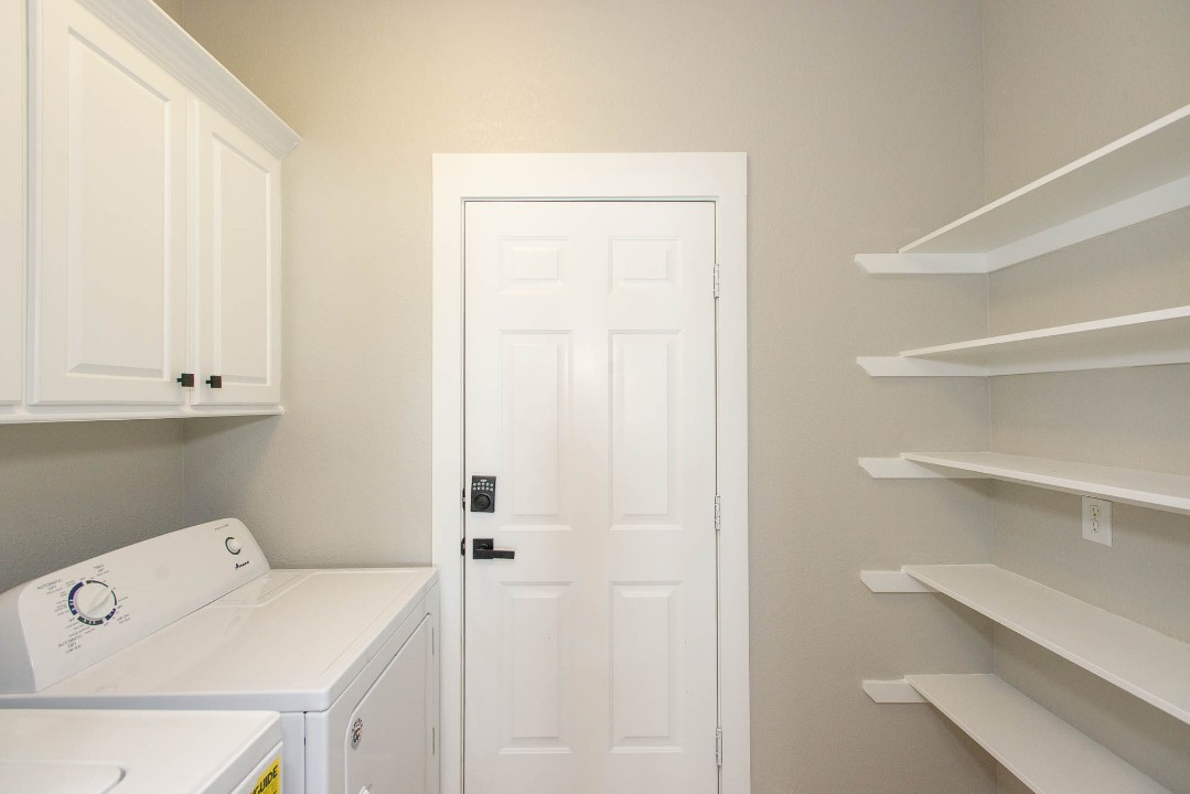 Deep Blue - Cedar Creek Lake Getaways