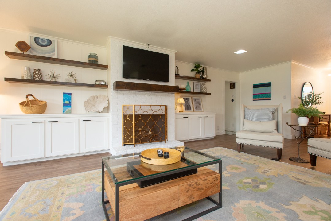 All Decked Out - Cedar Creek Lake Getaways