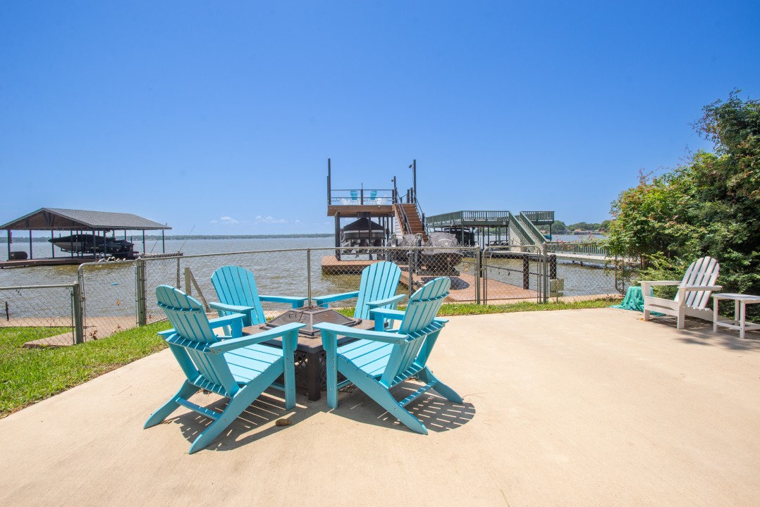 Boondocks - Cedar Creek Lake Getaways