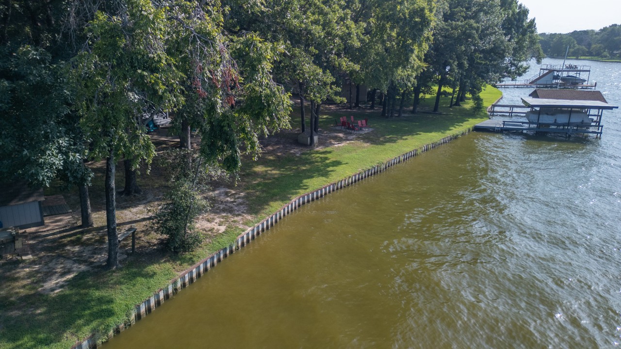 First Oak Paradise - Cedar Creek Lake Getaways
