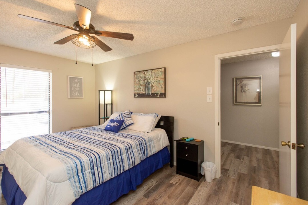 First Oak Paradise - Cedar Creek Lake Getaways