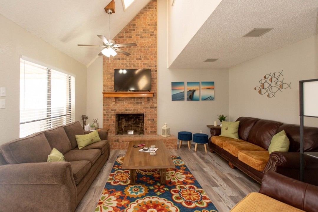 First Oak Paradise - Cedar Creek Lake Getaways