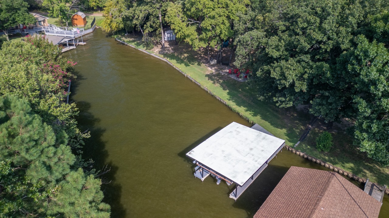 First Oak Paradise - Cedar Creek Lake Getaways