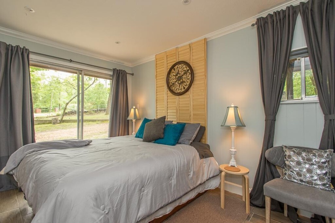 Lakeside Bliss - Cedar Creek Lake Getaways