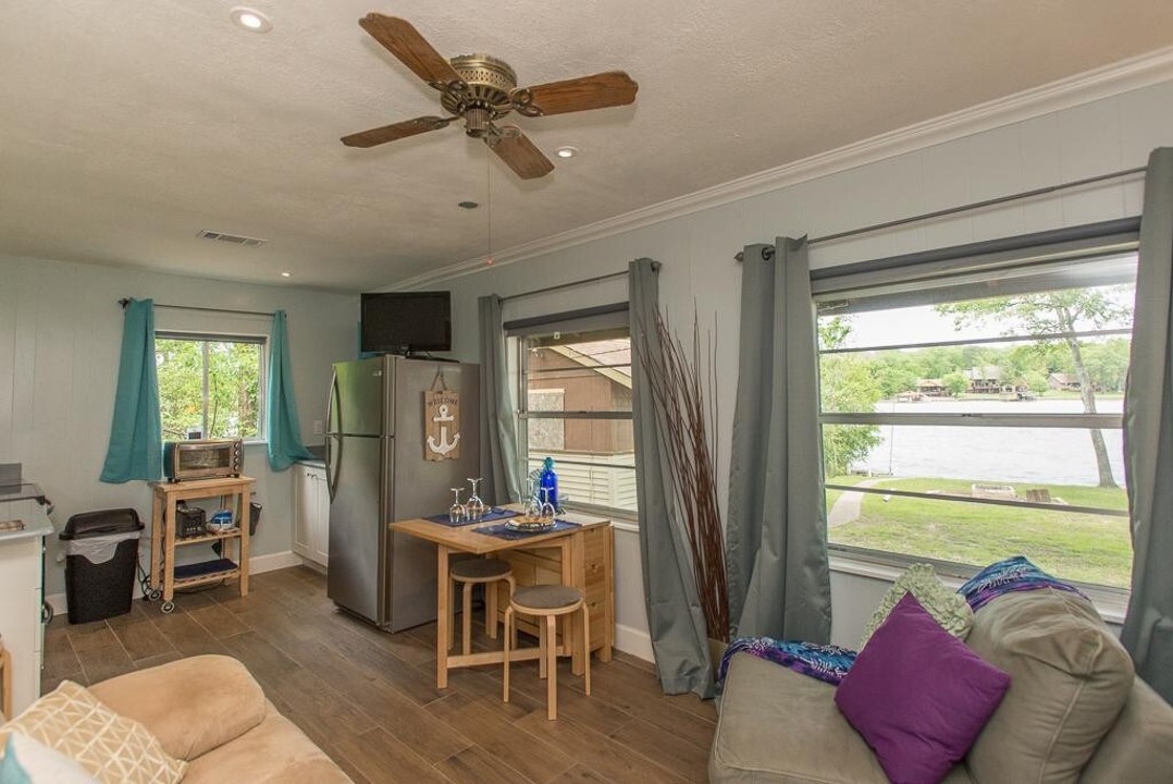 Lakeside Bliss - Cedar Creek Lake Getaways