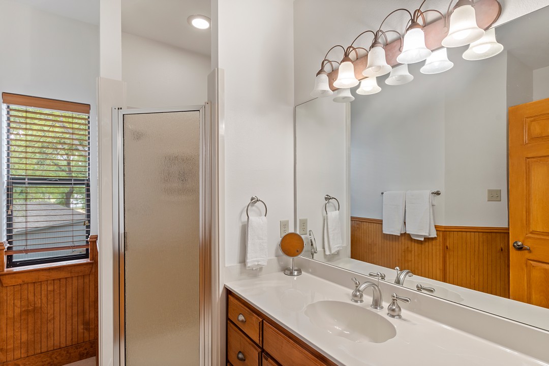 Misty Pines - Cedar Creek Lake Getaways