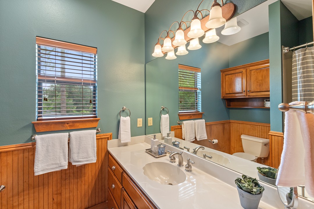 Misty Pines - Cedar Creek Lake Getaways