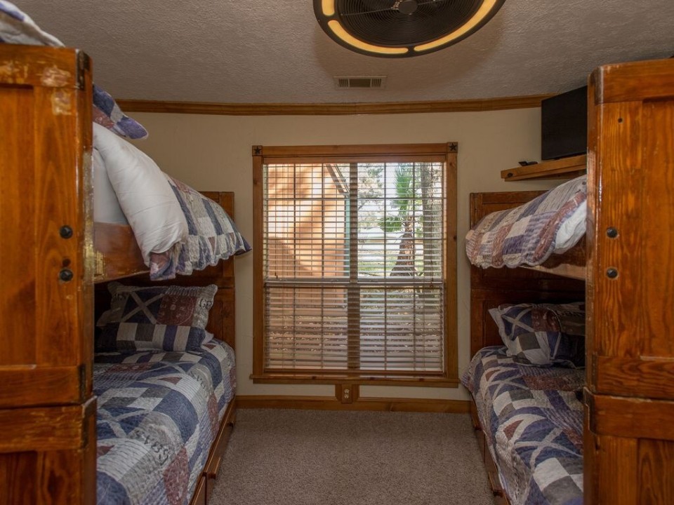 Peninsula Pt - Cedar Creek Lake Getaways