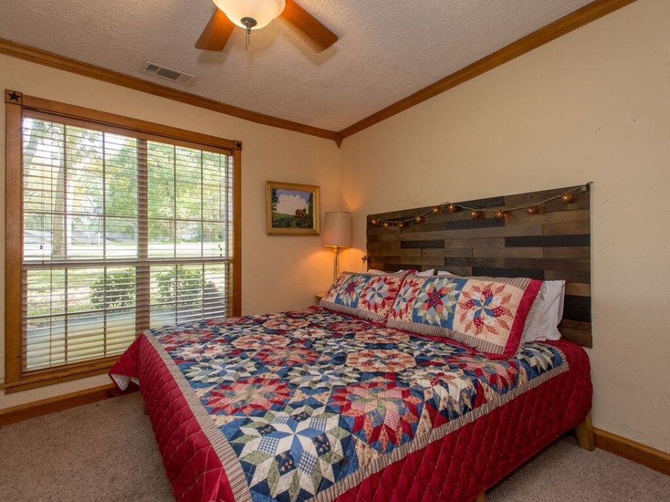 Peninsula Pt - Cedar Creek Lake Getaways
