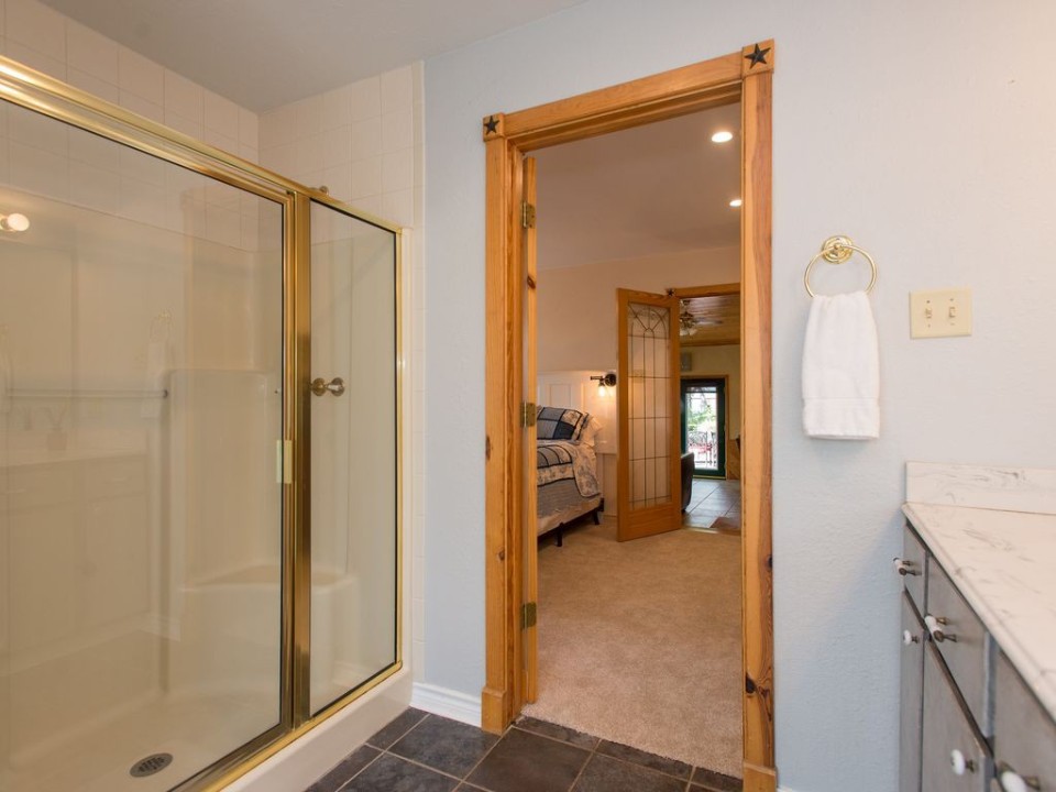Peninsula Pt - Cedar Creek Lake Getaways