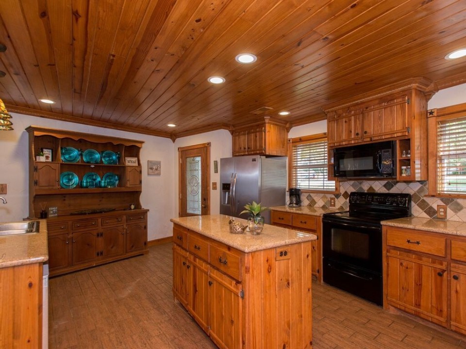 Peninsula Pt - Cedar Creek Lake Getaways