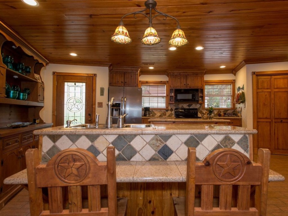 Peninsula Pt - Cedar Creek Lake Getaways