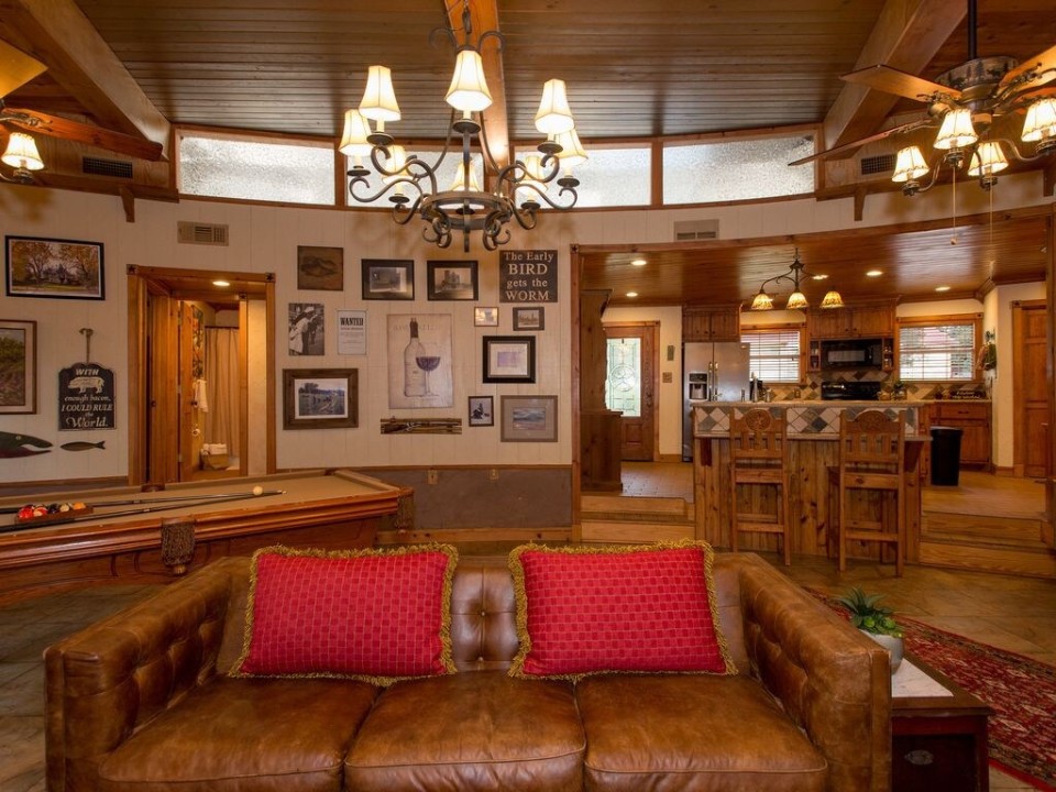 Peninsula Pt - Cedar Creek Lake Getaways