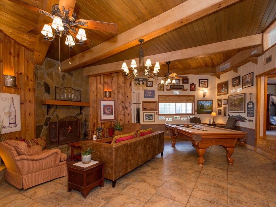 Peninsula Pt - Cedar Creek Lake Getaways