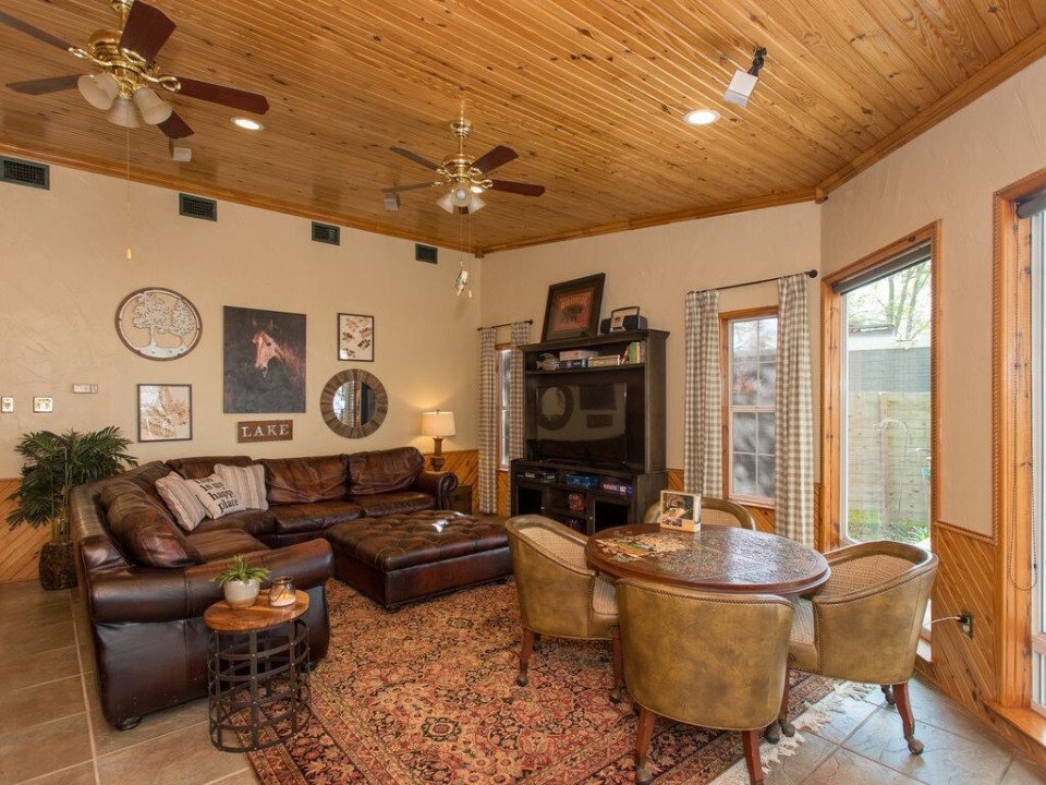 Peninsula Pt - Cedar Creek Lake Getaways