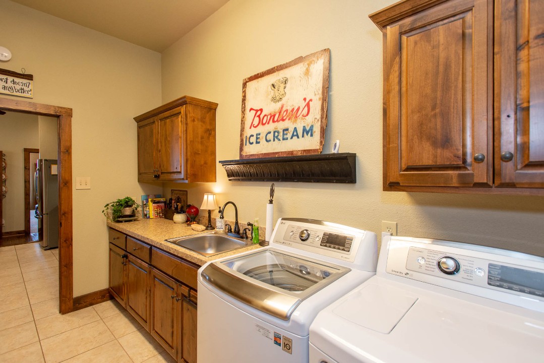 Whispering Springs - Cedar Creek Lake Getaways