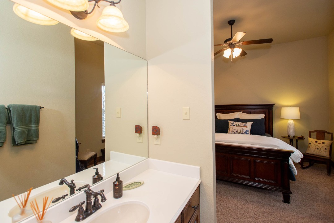 Whispering Springs - Cedar Creek Lake Getaways