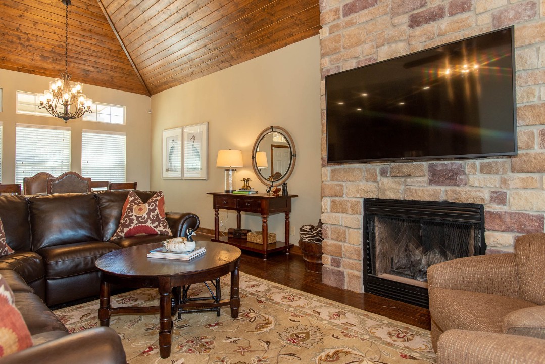 Whispering Springs - Cedar Creek Lake Getaways