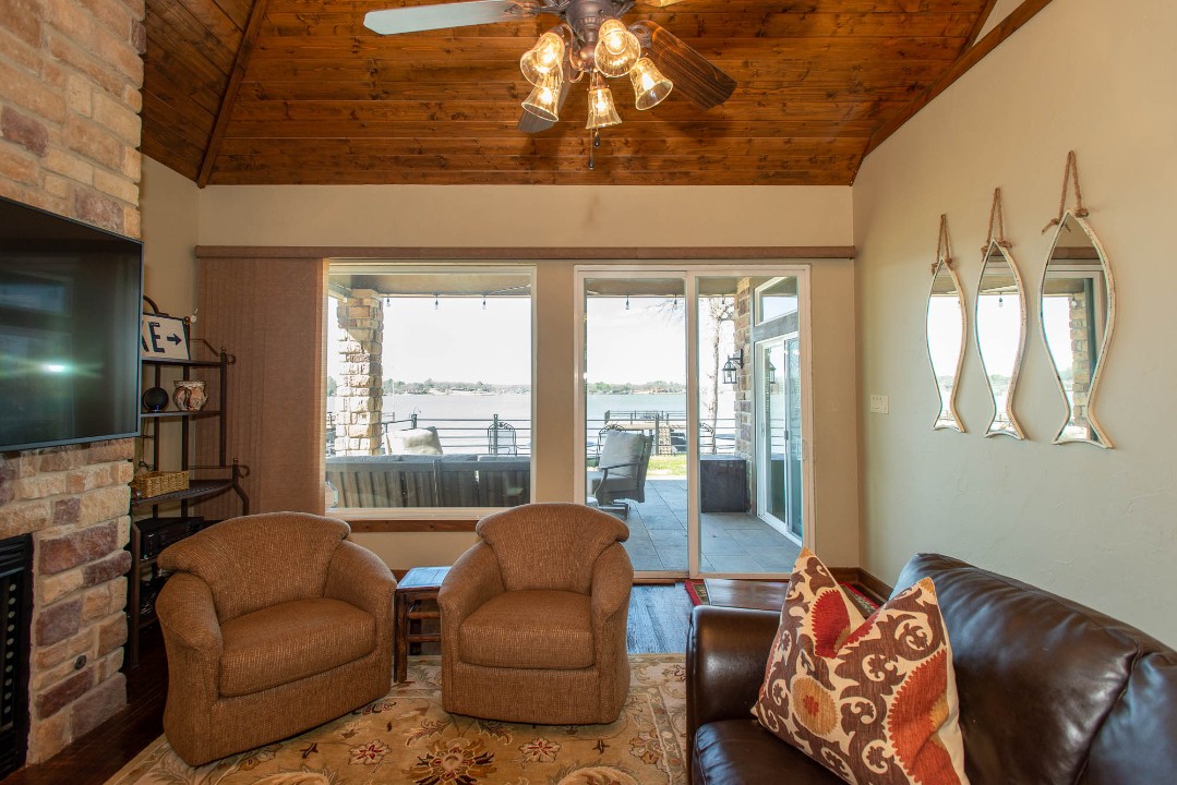 Whispering Springs - Cedar Creek Lake Getaways