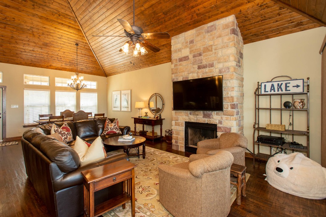 Whispering Springs - Cedar Creek Lake Getaways