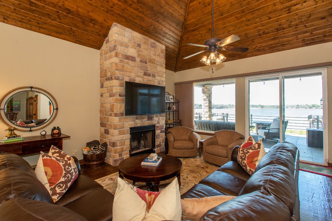 Whispering Springs - Cedar Creek Lake Getaways