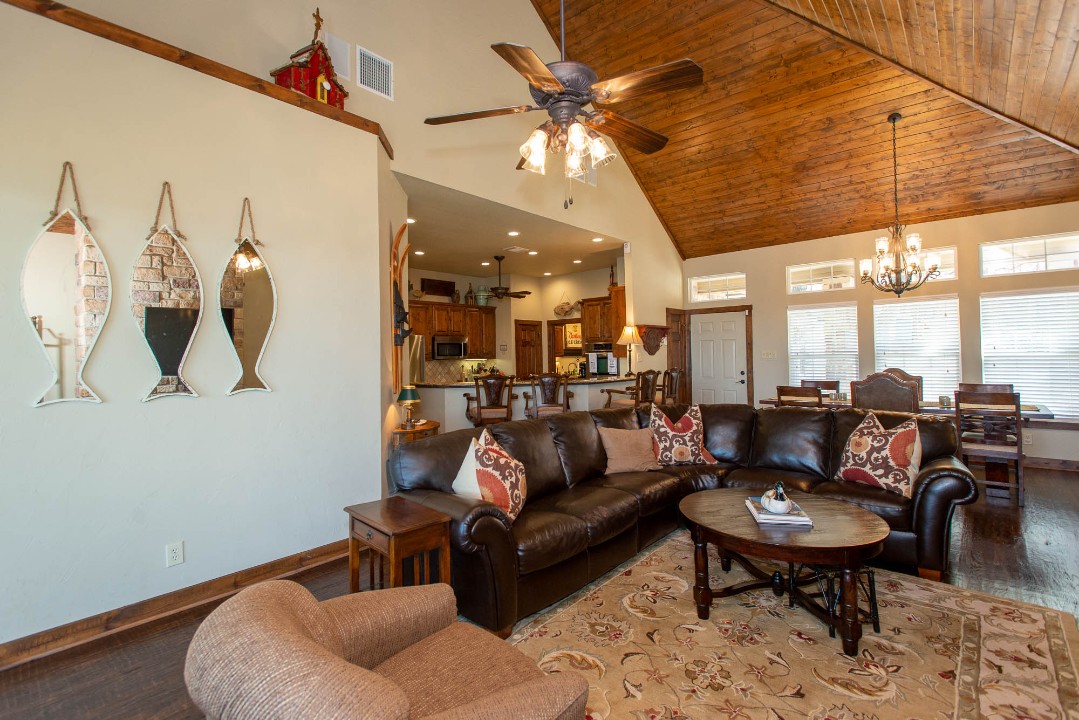 Whispering Springs - Cedar Creek Lake Getaways