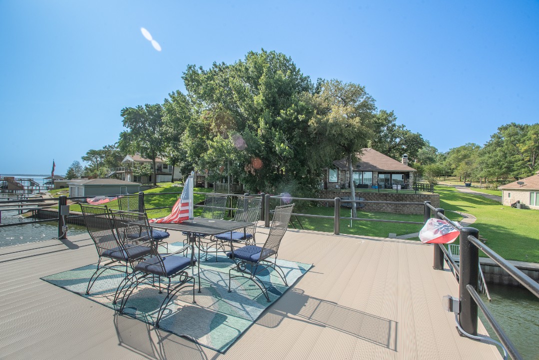 Whispering Springs - Cedar Creek Lake Getaways