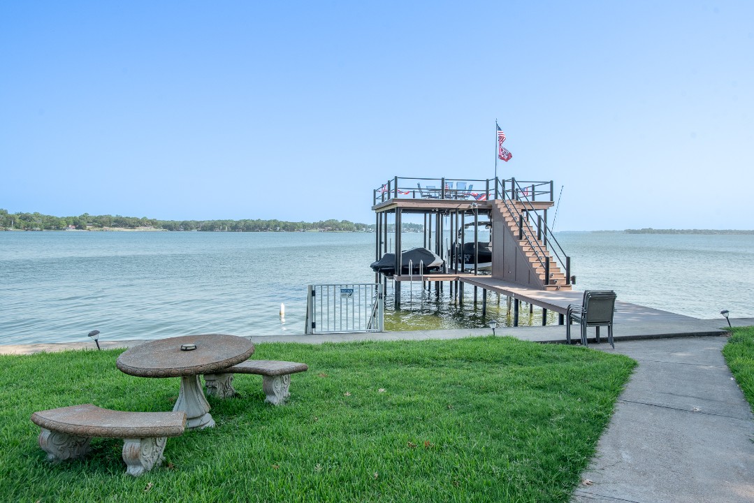 Whispering Springs - Cedar Creek Lake Getaways