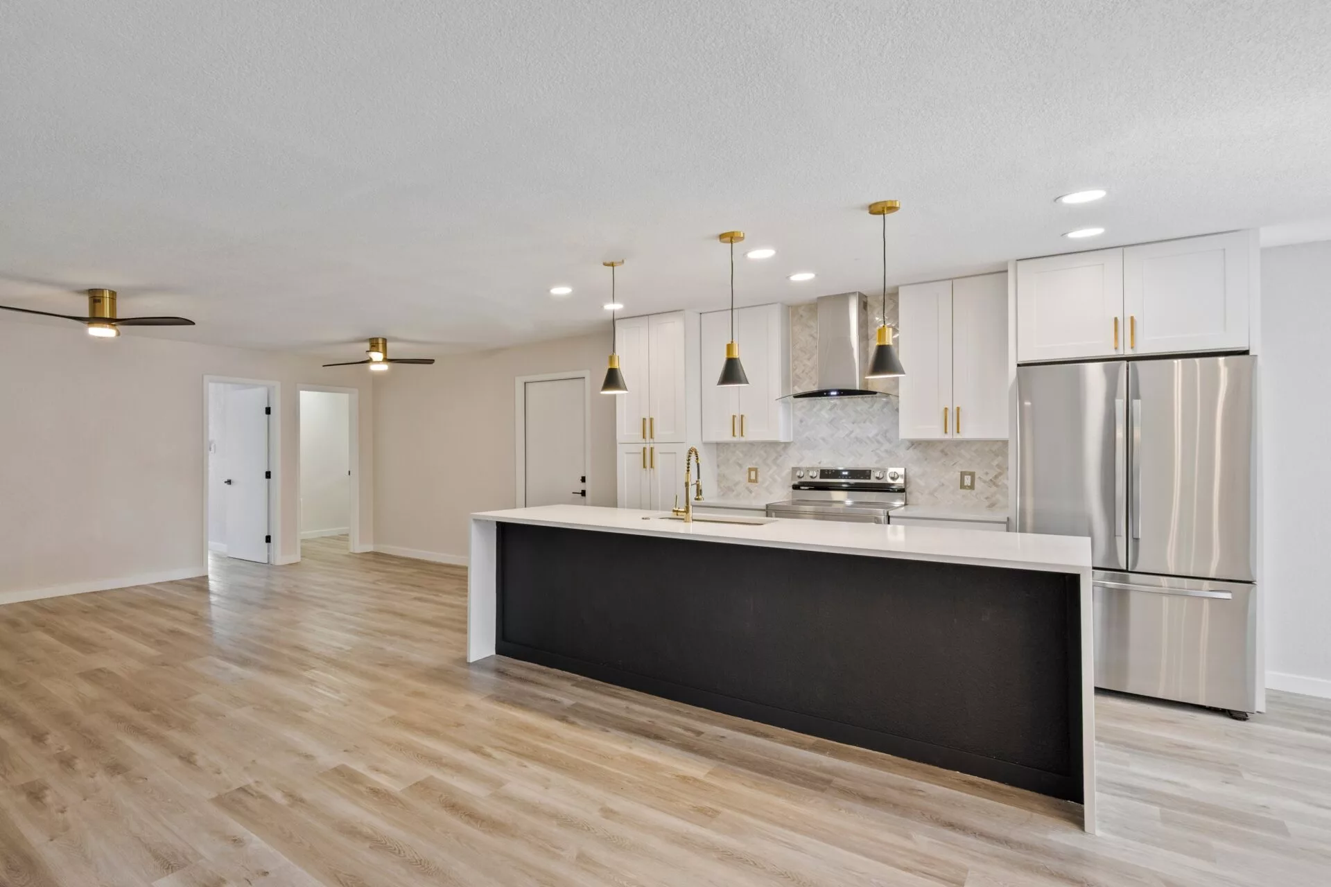 A,Home,Kitchen,With,Appliances