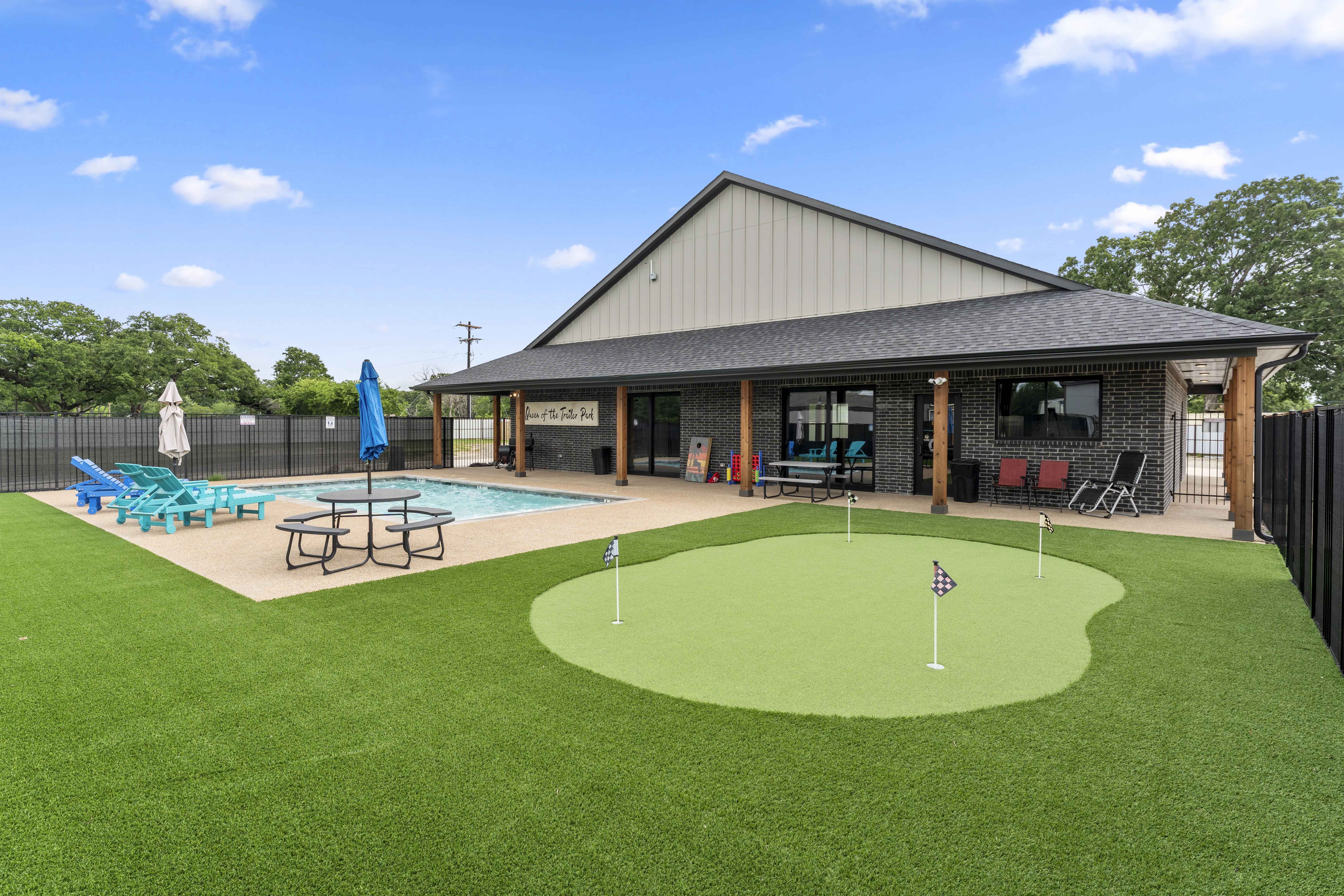 BCCR_Putting Green Back